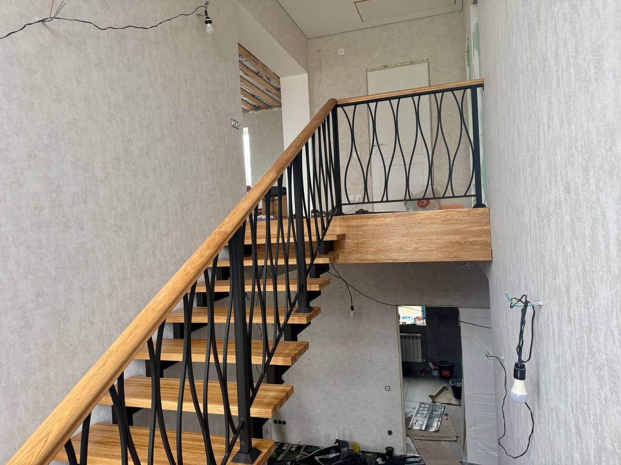 Металлический каркас для П-образной лестницы с поворотными ступенями